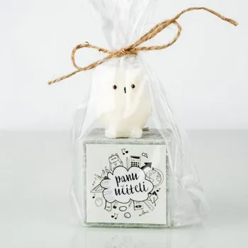 Svíčka Přírodní vonná svíčka palmová - AROMKA - Dárkové balení pro pana učitele - Kostka a sovička Vůně: Kopřiva