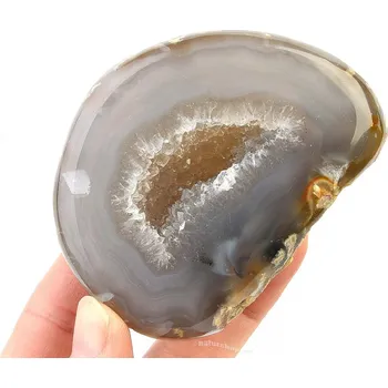 Přírodní kámen Přírodní achát geoda z Brazílie (256g)