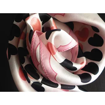 Šátek Malý šátek z hedvábí- Srdce 2