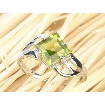 Prsten Olivín prsten kosočtverec zdobený Ag 925/1000 + Rh