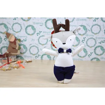 Hračka pro psa ROSEWOOD Pískací Sob s motýlkem, 35 cm