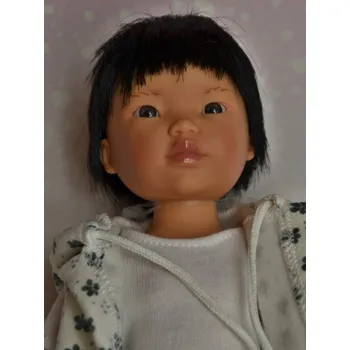 Panenka Realistická panenka chlapeček Kenzo v bílé vestě s kapucou s modrým potiskem od firmy Vestida de Azul (Kenzo- 28 cm )