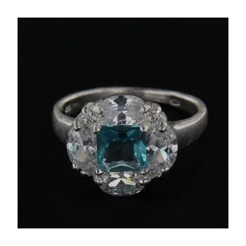 Prsten Stříbrný prsten s kamenem