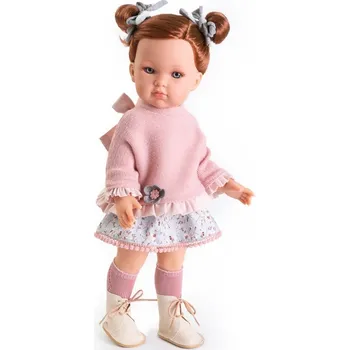 Panenka Bella de paseo