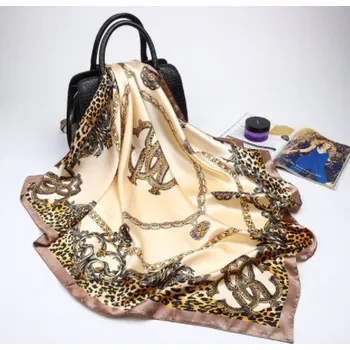 Šátek Luxusní jemný čtvercový šátek 90 cm - zlatý s leopardím vzorem