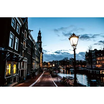 Fototapeta DIMEX | Vliesová fototapeta Amsterdam v noci MS-5-1003 | 375 x 250 cm| modrá, měděná, černá, šedá + Vliesová fototapeta na stěnu DIMEX Amsterdam v noci MS51003 v rozměru 375 x 250 cm + lepidlo zdarma