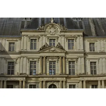 Fototapeta DIMEX | Vliesová fototapeta Francie, hrad Blois MS-5-0778 | 375 x 250 cm| bílá, béžová, šedá + Vliesová fototapeta na stěnu DIMEX Francie, hrad Blois MS50778 v rozměru 375 x 250 cm + lepidlo zdarma