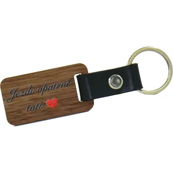 Dřevěná klíčenka s kůží - jezdi opatrně tati