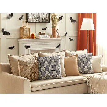 Dekorativní polštářek Set Dekorativních polštářů šedé sametové 45 x 45 cm vzor duchové čtvercový moderní Halloween podzimní dekor doplňky Beliani