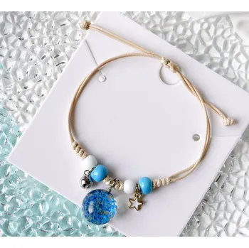 Náramek B-TOP Provázkový náramek s přívěskem Květiny Druh barvy: Modrá