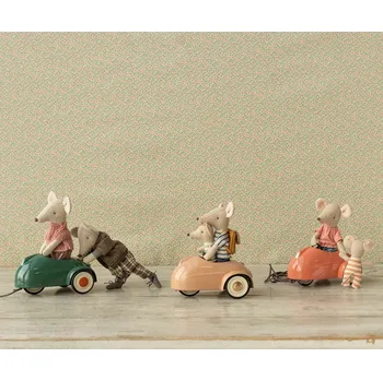 plyšák Maileg Malé auto pro myšky Dark Green Maileg Mouse Car