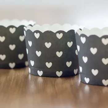 Party nádobí Košíčky na cupcakes (muffin) 45x60 mm - černý se srdíčky - 24 ks