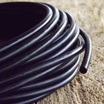 Palivová hadička 2,5 x 5 mm černá