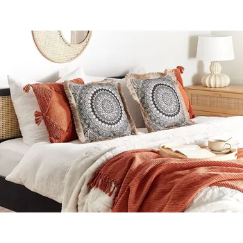 Polštář Sada 2 polštářů béžové a černé polyesterové povlaky 45 x 45 cm boho potisk dekorativní třásně obývák doplněk Beliani