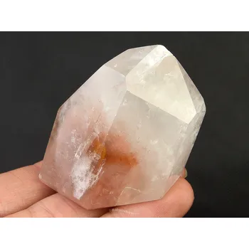 Sběratelství Křišťál s hematitem broušená špice 93g