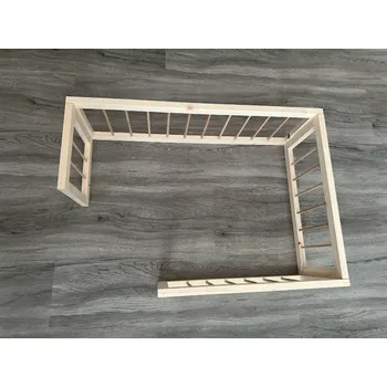 Ukrálička.cz Domek s šikmou rampou Vzhled: Dřevěné zábradlí