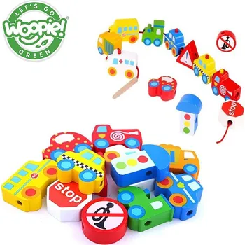 Dřevěná hračka GREEN dřevěné navlékací autíčka 13 ks