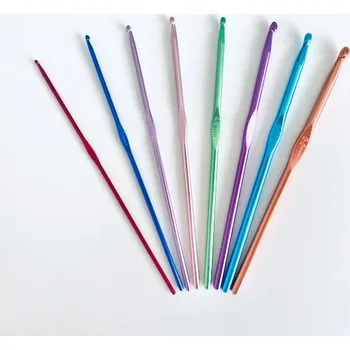 Sada 8ks barevných hliníkových háčků (8ks)