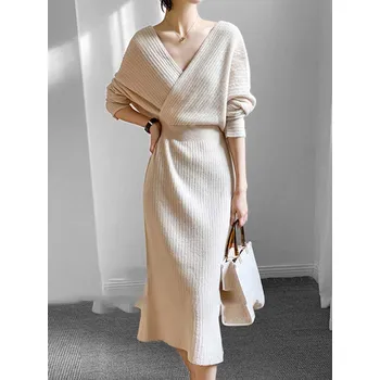 Dámské šaty Pletené šaty s obálkovým výstřihem Barva: Béžová, Velikost: ONE SIZE