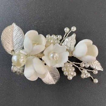 B-TOP Spona do vlasů s bílými květy Druh barvy: Stříbrná