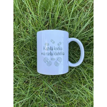 Hrnek "Každá kočka má ráda klubíčka" (objem 320ml)