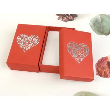 Dárková krabička Červená dárková krabička srdce stříbrné 8 x 5cm