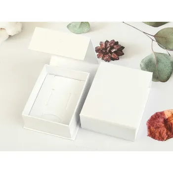 Dárková krabička Dárková krabička otevírací bílá 8,5 x 6,5cm