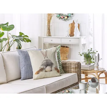 Velikonoční dekorace Sada dvou polštářů šedých taupe bavlněný zvířecí potisk zajíc 45x45 cm velikonoční dekorace Beliani