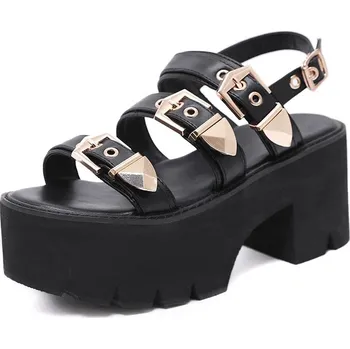 Dámské sandále Masivní sandály se zlatým kováním Barva: Černá, Velikost: 42