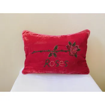 Povlak na dekorativní polštářek RŮŽOVÝ SAMETOVÝ POVLAK NA POLŠTÁŘ S KORÁLKY - RŮŽE