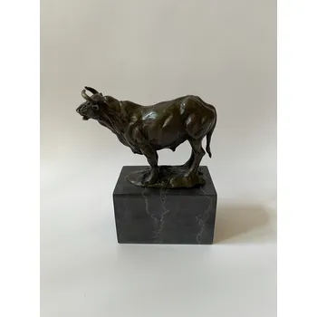 BÝK - BRONZOVÁ SOCHA NA MRAMORU
