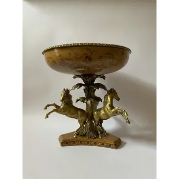 VELKÝ PORCELÁNOVÝ NÁSTOLEC S MOSAZNOU MONTÁŽÍ KONÍ