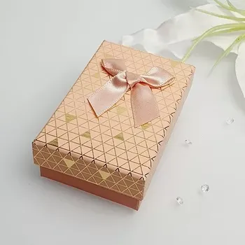 Dárková krabička Dárková krabička obdélník - trojúhelník růžová