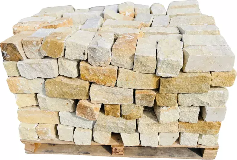 Přírodní štípaný pískovec DORA - zdící bloky 10 x 10 cm, délka 20-25 cm (Zdící bloky 10x10 cm, délka 20-25cm)
