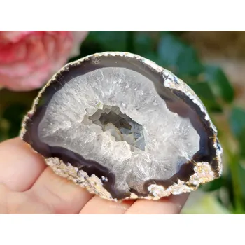 Přírodní kámen Geoda z achátu s dutinou 130g z Brazílie