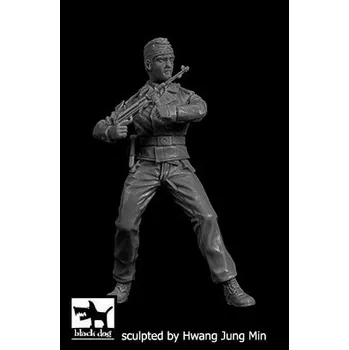 Plastikový model Blackdog 1/35 German tank crew close fight (1 fig.)