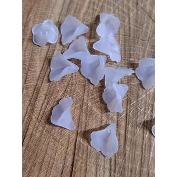 Korálek Plastové korálky květ kala bílý