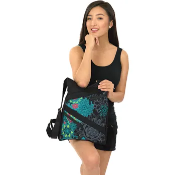 Městský batoh Himalife Batoh Heiia - černá s barvami