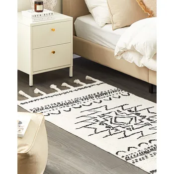 Koberec Koberec bílá a černá bavlněný 80 x 150 cm geometrický vzor se střapci orientální boho Beliani
