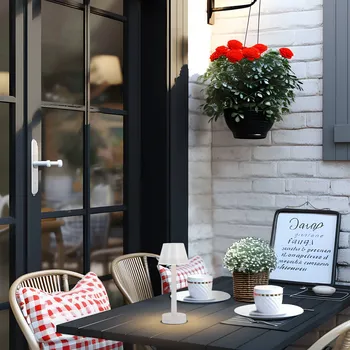 Lampička Lindby LED dobíjecí světlo Gaja, bílé, USB, IP44, RGBW, stmívatelné - Délka kabelu USB 50 cm; Ø základny 7,5 cm, výška 2,3 cm; výška stínítka 6,3 cm bílá LED 3 W celkem