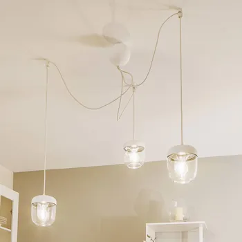 Závěsné světlo UMAGE Acorn se 3 světly, bílé/ocel - Stínítko – průměr 14 cm, výška 16 cm; průměr baldachýnu 12 cm bílá, leštěná ocel, čirá 3 x 15 W LED - Doprava zdarma