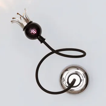 Lampička Serien Lighting serien.lighting Poppy - kvetoucí nástěnné světlo - délka ramena 75 cm; Ø nástěnného držáku 11 cm černá, černofialová 1 x 35 W - Doprava zdarma