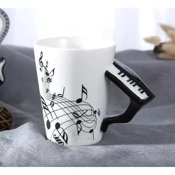 Hudebniny Keramický hrnek s plastikou - klaviatura