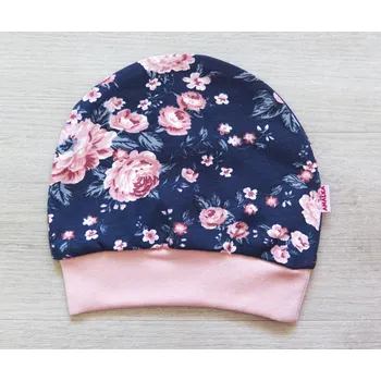 Kojenecká čepice AMÁLKA Dívčí, bavlněná čepička, tmavé květy Velikost: 74-80
