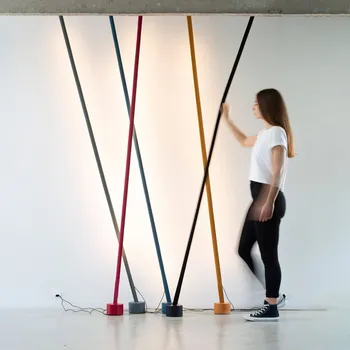 Lampička Martinelli Luce Elastica stojací lampa, modrá - noha - Ø 13 cm, výška 8 cm; délka kabelu 250 cm světle modrá LED celkem 17 W - Doprava zdarma