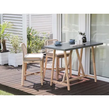 Zahradní nábytek Zahradní set světlý betonový stůl z akáciového dřeva 2 béžové barové stoličky v industriálním stylu Beliani