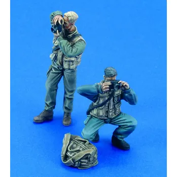 Plastikový model Royal Model 1/35 Photographers