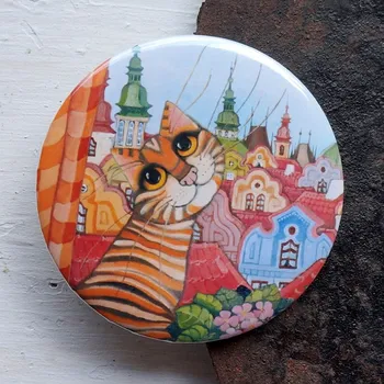 Dekorativní magnet Zuzana Honsová Kočka v okně magnet 56 mm