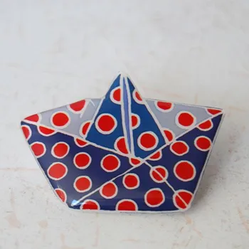 Brož Petra Truszyková Brož - papírová lodička modrá