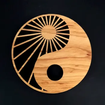 Podtácek AMADEA Dřevěný podtácek kulatý jin-jang, masivní dřevo, průměr 10 cm